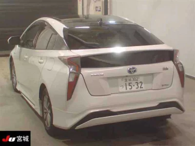 Toyota PRIUS  с аукциона в Японии