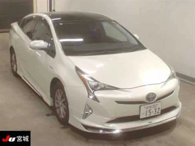 Toyota PRIUS  с аукциона в Японии