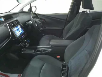 Toyota PRIUS  с аукциона в Японии