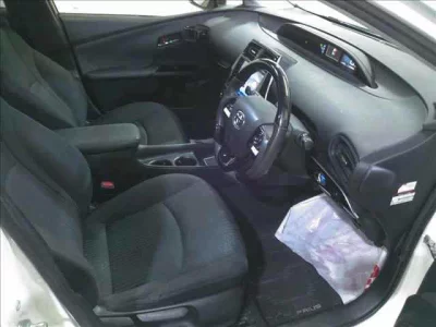 Toyota PRIUS  с аукциона в Японии