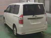 Toyota NOAH лот № 199 оценка 3.5  с аукциона в Японии 1