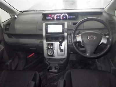 Toyota NOAH  с аукциона в Японии