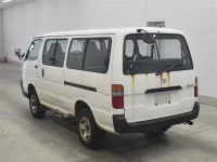 Toyota HIACE лот № 10077 оценка R  с аукциона в Японии 1