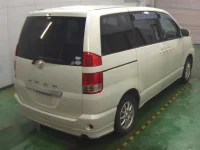 Toyota NOAH лот № 203 оценка R  с аукциона в Японии 6