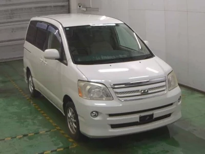 Toyota NOAH  с аукциона в Японии