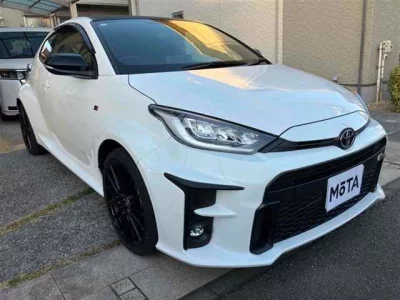 Toyota YARIS  с аукциона в Японии