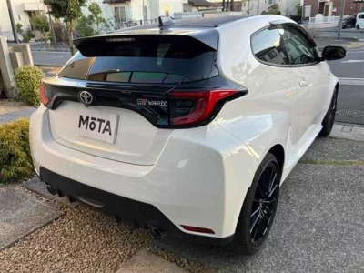 Toyota YARIS  с аукциона в Японии