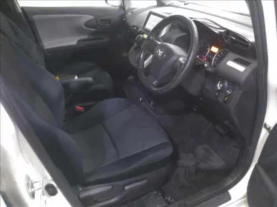 Toyota WISH  с аукциона в Японии