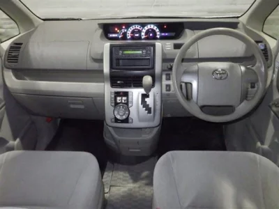 Toyota NOAH  с аукциона в Японии