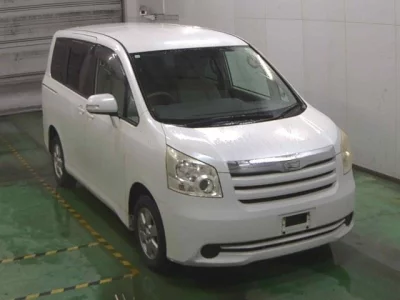 Toyota NOAH  с аукциона в Японии