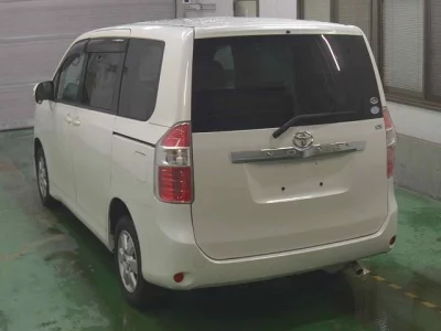 Toyota NOAH  с аукциона в Японии