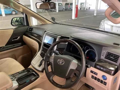 Toyota VELLFIRE  с аукциона в Японии