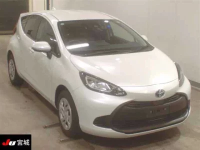Toyota AQUA  с аукциона в Японии