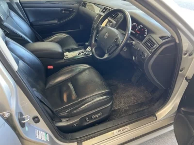 Toyota CROWN  с аукциона в Японии