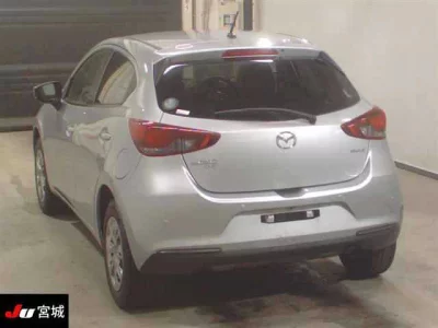 Mazda MAZDA2  с аукциона в Японии