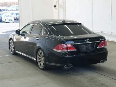 Toyota CROWN  с аукциона в Японии