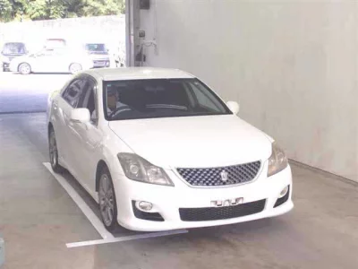 Toyota CROWN  с аукциона в Японии