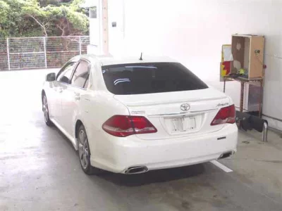 Toyota CROWN  с аукциона в Японии