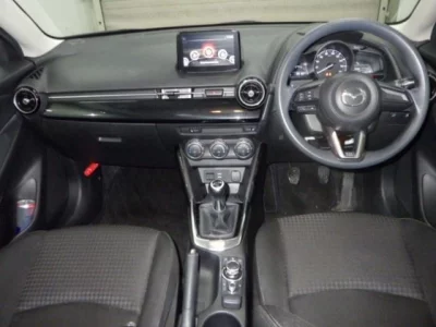 Mazda DEMIO  с аукциона в Японии