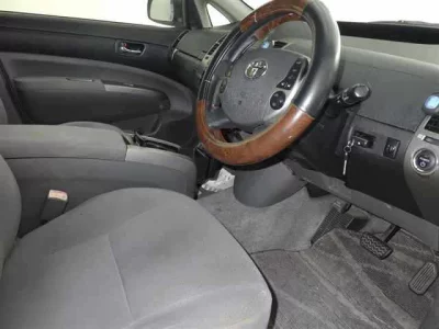 Toyota PRIUS  с аукциона в Японии