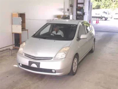 Toyota PRIUS  с аукциона в Японии
