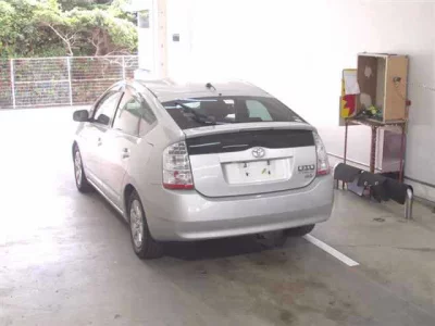 Toyota PRIUS  с аукциона в Японии