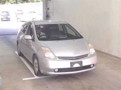 Toyota PRIUS  с аукциона в Японии