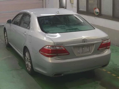 Toyota CROWN  с аукциона в Японии