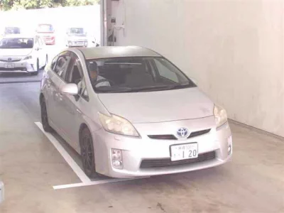 Toyota PRIUS  с аукциона в Японии