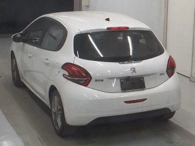 Peugeot 208  с аукциона в Японии