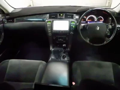 Toyota CROWN  с аукциона в Японии