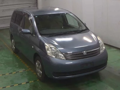 Toyota ISIS  с аукциона в Японии