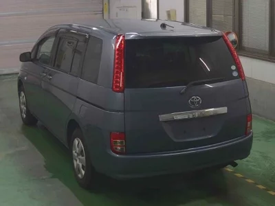 Toyota ISIS  с аукциона в Японии