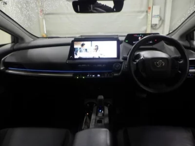 Toyota PRIUS  с аукциона в Японии