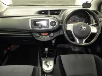 Toyota VITZ лот № 3043 оценка 3  с аукциона в Японии 2