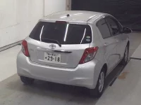Toyota VITZ лот № 3043 оценка 3  с аукциона в Японии 4