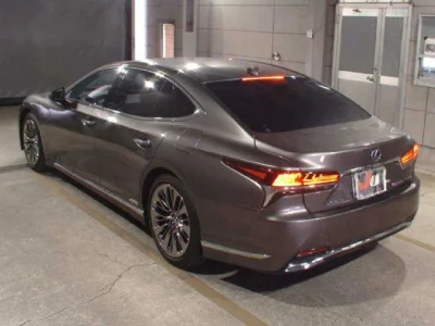 Lexus LS  с аукциона в Японии
