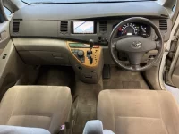 Toyota ISIS лот № 2173 оценка 3  с аукциона в Японии 4