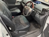 Toyota VOXY лот № 2178 оценка RA  с аукциона в Японии 3