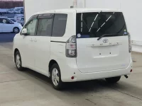 Toyota VOXY лот № 2178 оценка RA  с аукциона в Японии 1