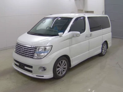 Nissan ELGRAND  с аукциона в Японии