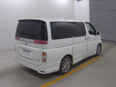 Nissan ELGRAND  с аукциона в Японии