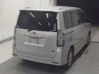 Toyota VOXY лот № 3057 оценка 4  с аукциона в Японии 4