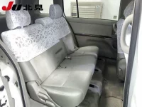 Toyota ISIS лот № 6714 оценка 3.5  с аукциона в Японии 3