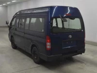 Toyota HIACE VAN лот № 70226 оценка R  с аукциона в Японии 1