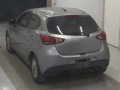 Mazda DEMIO  с аукциона в Японии