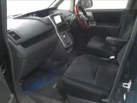 Toyota VOXY лот № 4242 оценка R  с аукциона в Японии 2