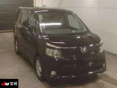Toyota VOXY  с аукциона в Японии