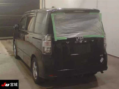 Toyota VOXY  с аукциона в Японии