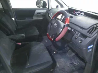 Toyota VOXY  с аукциона в Японии